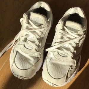 Adidas og Falcon triple white